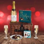 Valentines Hamper, (Wicker Basket, Sparkling Wine, Champagne Flutes & Two boxes chocolates) (£18.95)