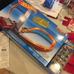 Hot Wheels figure 8 raceway with 6 cars. / online