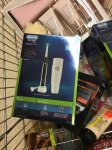 Oral b pro 690 Electric Toothbrush