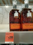 Bulleit Bourbon Frontier Whiskey with 25ml Flask, 70 cl