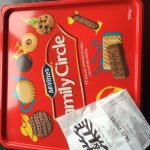 Mcvities Family Circle 950g tub biscuit assortment