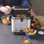 Lakeland 1.5L compact deep fryer